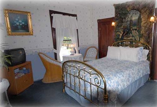 The Lion And The Rose Bed & Breakfast Whitefield Exterior foto